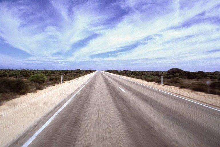Шоссе Эйр: самая длинная прямая дорога в мире