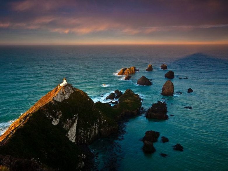 Одинокий приют: маяк Наггет-Пойнт в Новой Зеландии