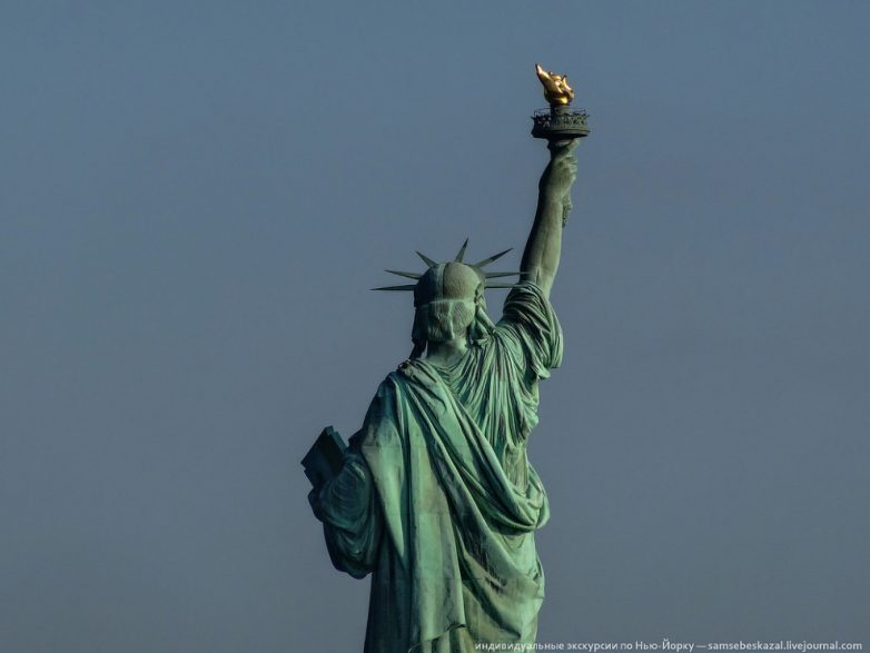 Непривычный ракурс: статуя Свободы