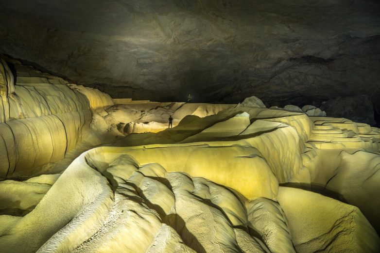 Удивительная пещера в Лаосе