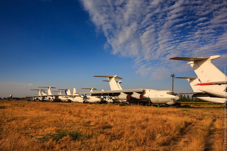 Кладбище советских самолётов в киргизском Оше