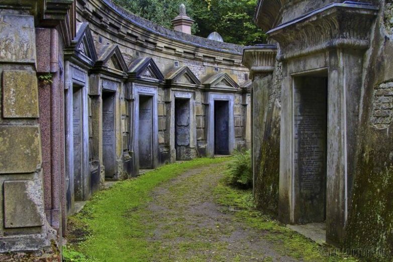 Последний приют: 13 самых удивительных кладбищ мира