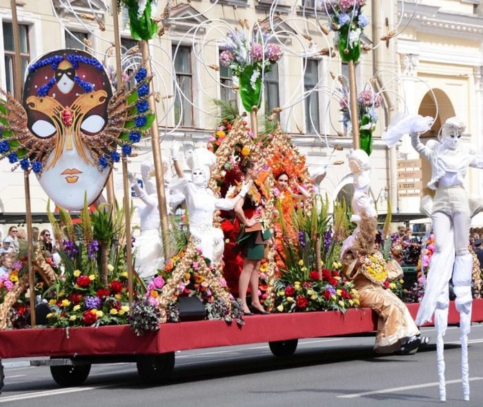 Самые необычные парады и флешмобы в России
