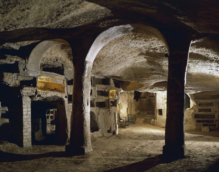 Неаполь подземный: прогулка по катакомбам Сан-Дженнаро