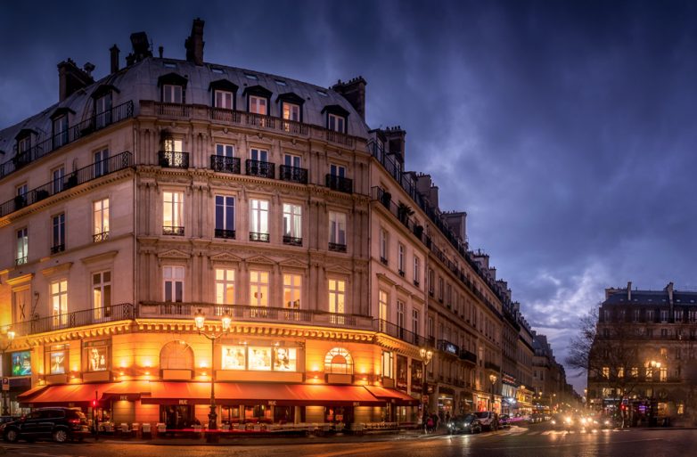 Вечерний Париж, в который нельзя не влюбиться