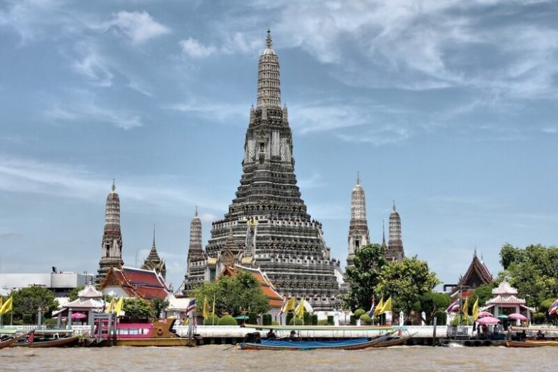 Совершенно неземной храм Ват Арун в Таиланде, от одного вида которого захватывает дух
