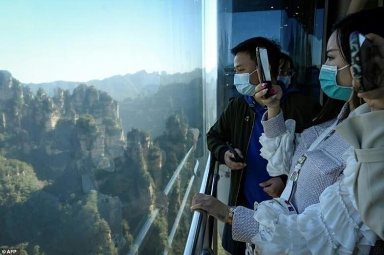 Лифт Ста драконов: головокружительная достопримечательность Китая