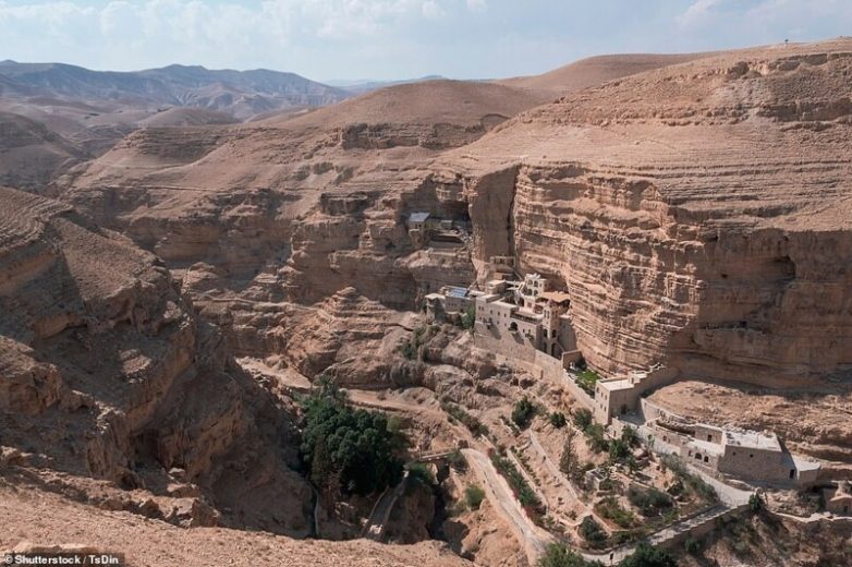 Уникальные израильские храмы, которые существуют вопреки законам физики