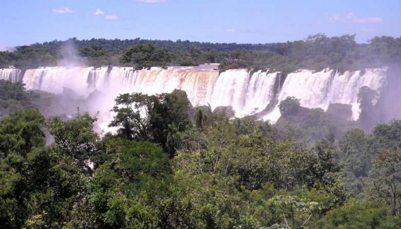 Национальный парк «Игуасу» привлекает туристов, несмотря на пандемию