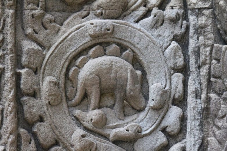 Вопрос на засыпку: откуда появился стегозавр на барельефе камбоджийского храма