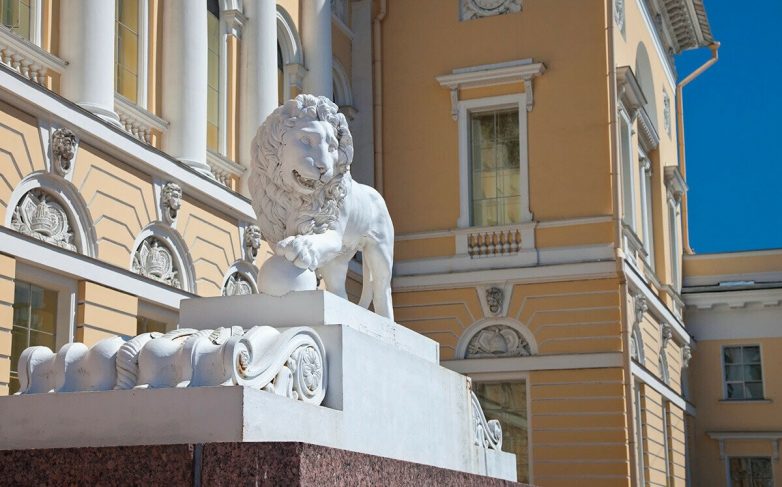 Почему Санкт-Петербург — город львов?