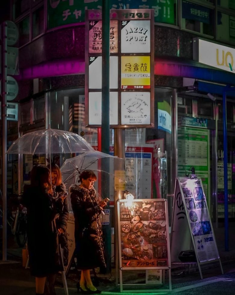 Футуристичные японские улицы на тревел-снимках Маттео Кареллы