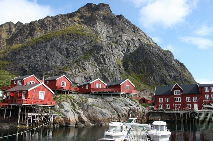 Почему в Норвегии так много красных домов, а в Финляндии — серых?