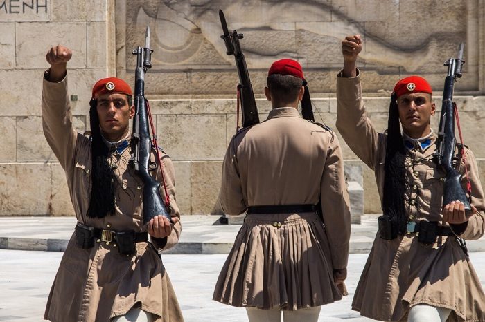 Интересные факты о греческих гвардейцах, известных своей необычной формой