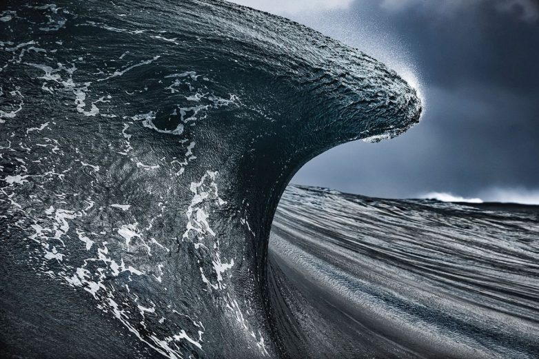 Наедине с волнами: морские снимки Бена Туара