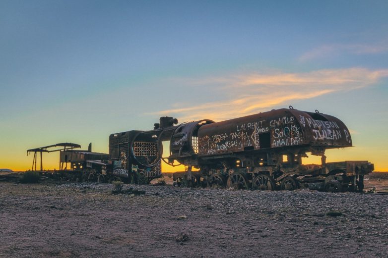 Атмосферное кладбище поездов в Боливии