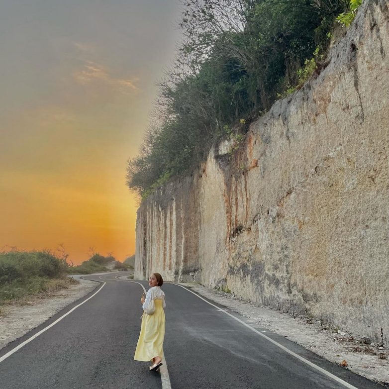 Живописная дорога сквозь скалу стала новой достопримечательностью Бали