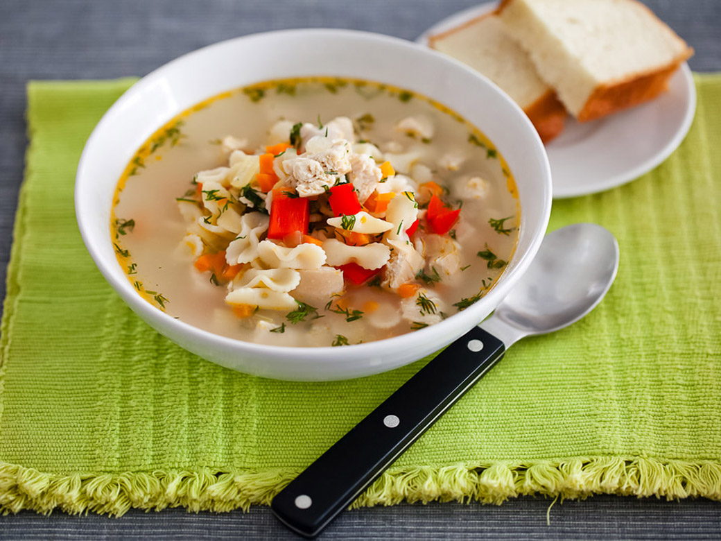 Простые и вкусные супы на каждый день. Суп с куриным филе. Очень вкусный суп. Суп из куриного филе. Быстрый суп с фото.