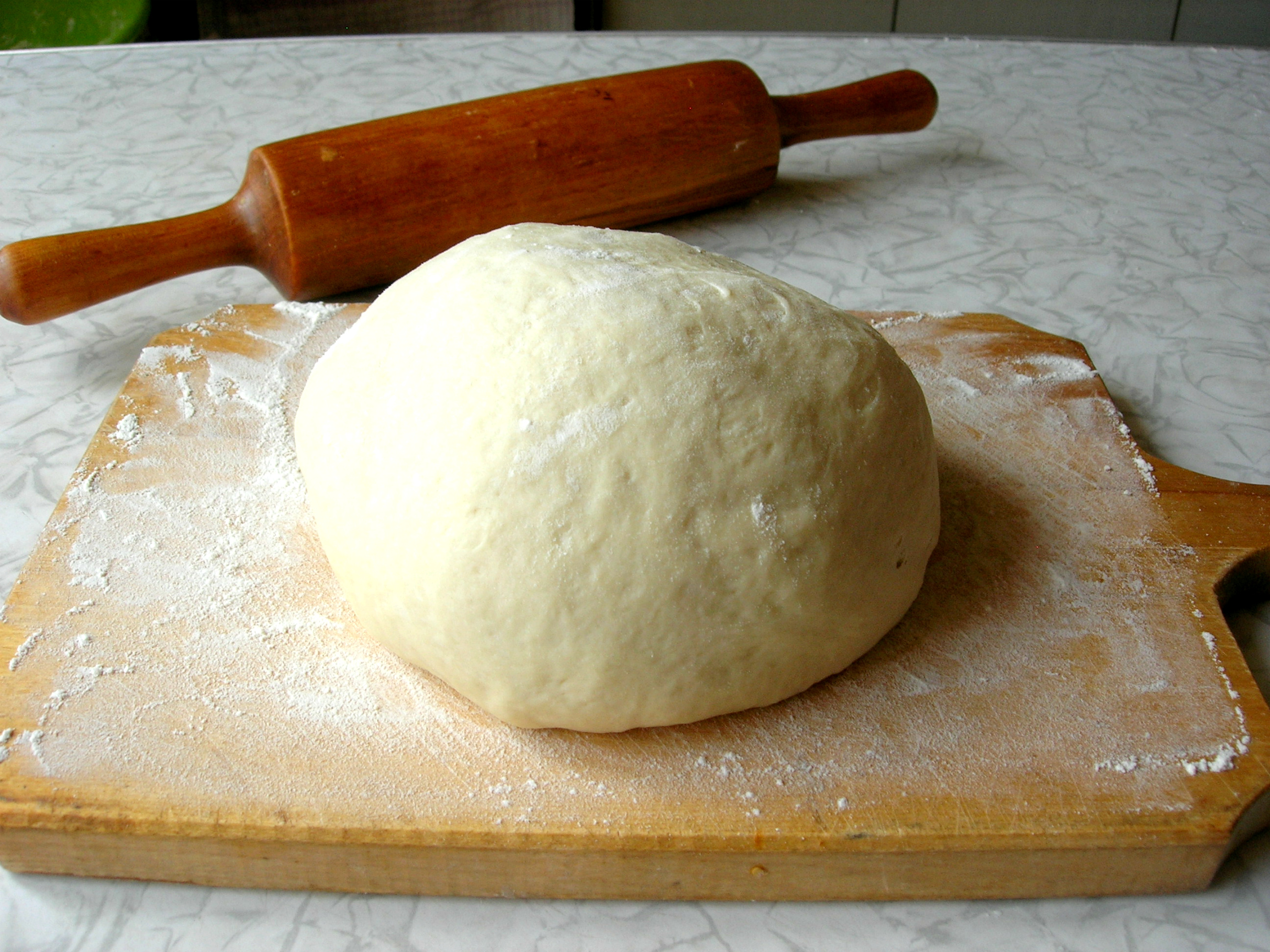 Рецепт дрожжевого теста для начинающих. Тесто. Дрожжевое тесто. Тесто для пиццы. Дрожжевое безопарное тесто.