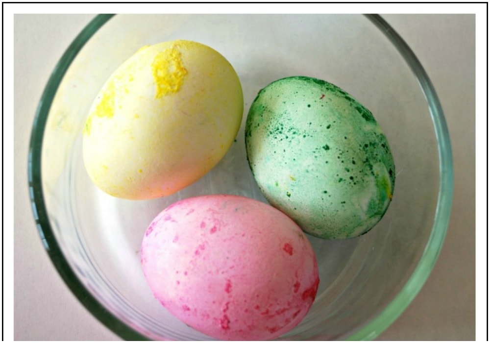 Яйца без красителей. Способы покраски яиц. Красим яйца пищевыми красителями. Разноцветные яйца на Пасху пищевыми красителями. Покрасить яйца пищевыми красителями.